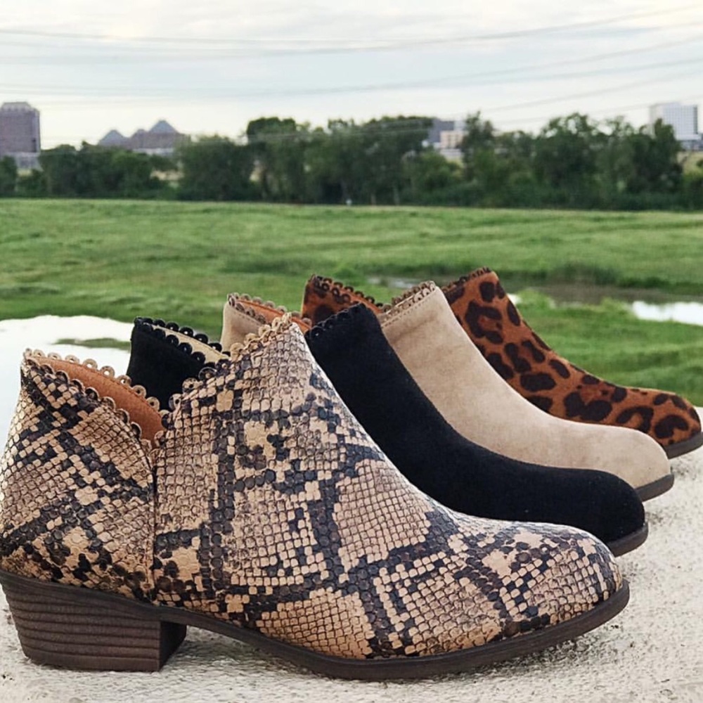 New Leopard Suede Chunky Ankle Round Zip Boots - Picture 8 of 9